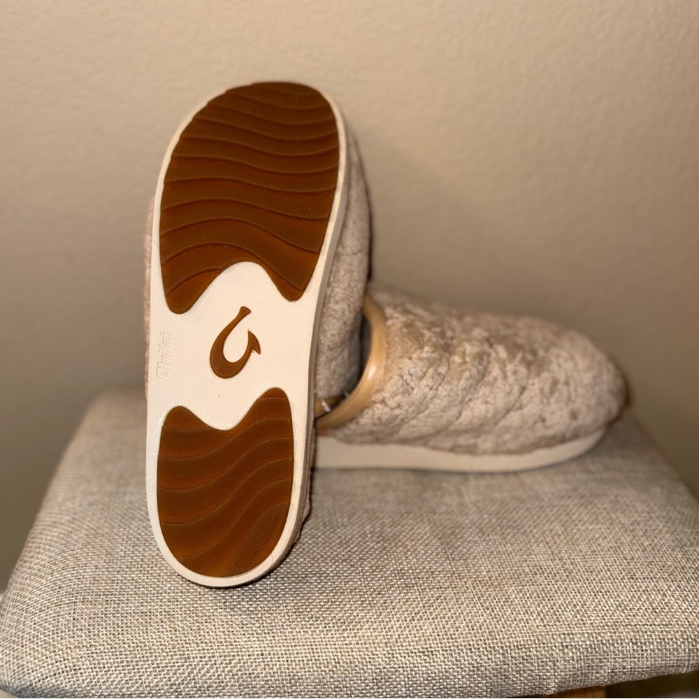OluKai Tan and Cream Women's Slippers - Picture 4 of 5